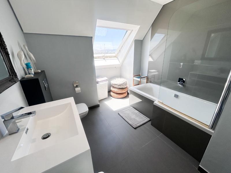 5 Bedroom Property for Sale in Dolphin Beach Western Cape